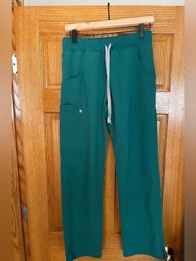 Figs Kade Cargo Scrub Pants (Green)